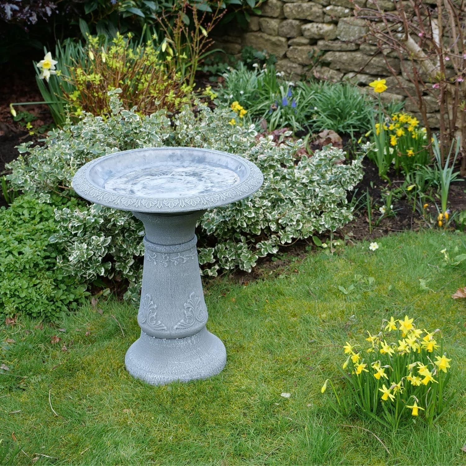 Cameo Bird Bath With Tall Stem
